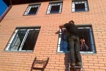 Монтаж решеток в Омске